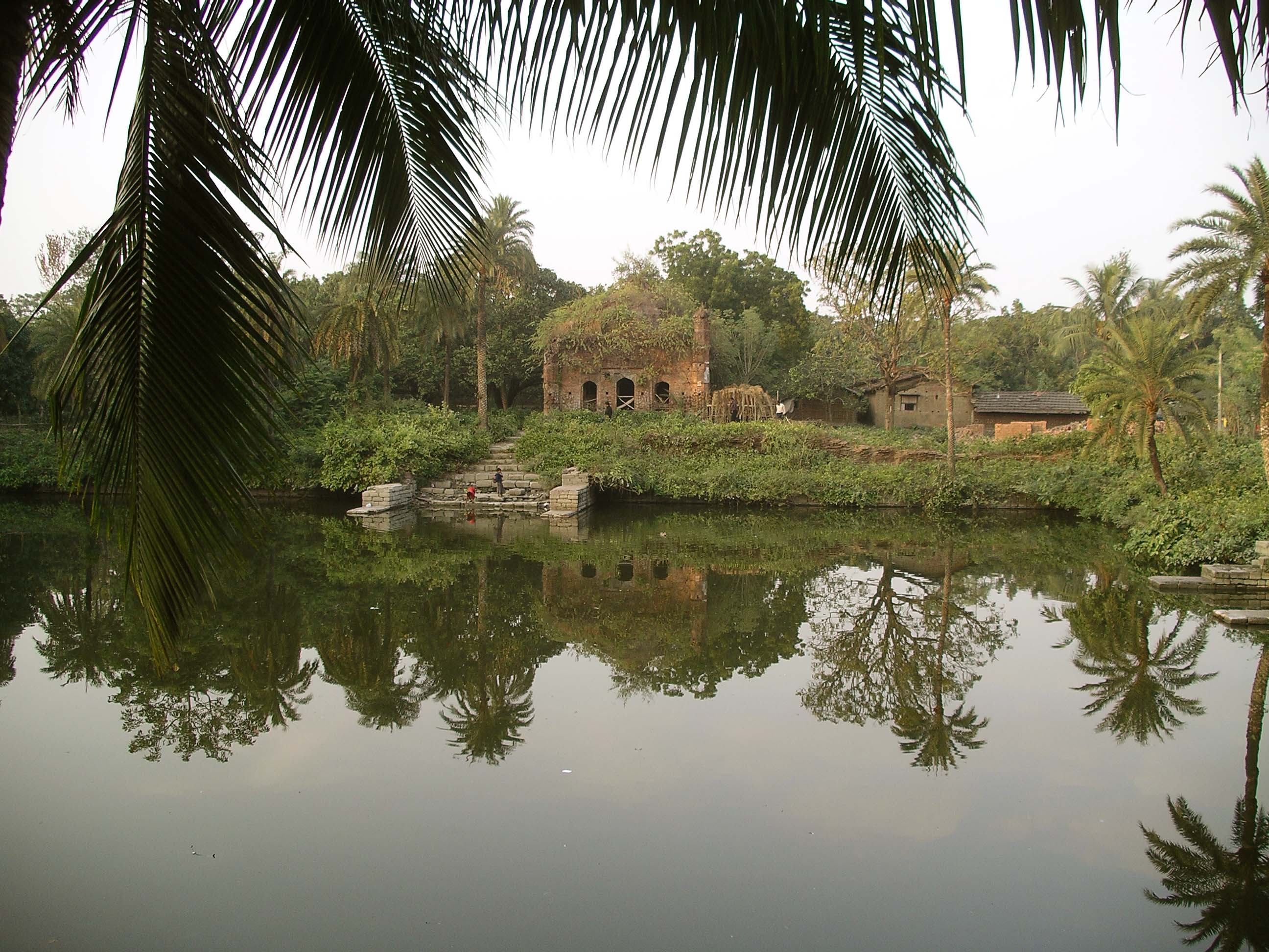 Maina bibi Tomb